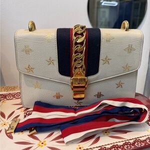 Gucci White Leather Shoulder Bag with Gold Bee & Star Motif and Navy-Red Web